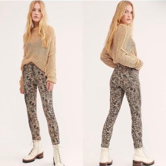 Free People High-Rise Black Tan Snake Print Raw Hem Jeans Women’s Multi Size NWT - Picture 9 of 10